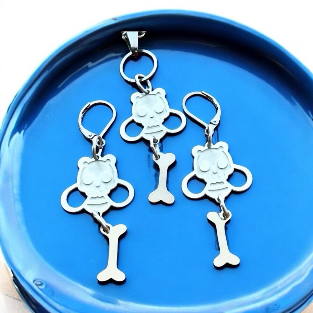 🆕 Bee Skeleton and Bones Laser Etched Necklace and Earrings Set Stainless Steel